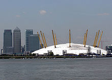 https://upload.wikimedia.org/wikipedia/commons/thumb/3/3c/Canary.wharf.and.dome.london.arp.jpg/220px-Canary.wharf.and.dome.london.arp.jpg